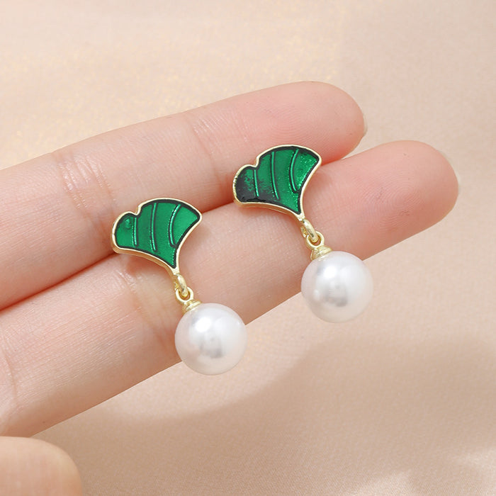 Wholesale Ginkgo leaf pearl earrings with silver needles, personalized and versatile, trendy and fashionable earring accessories