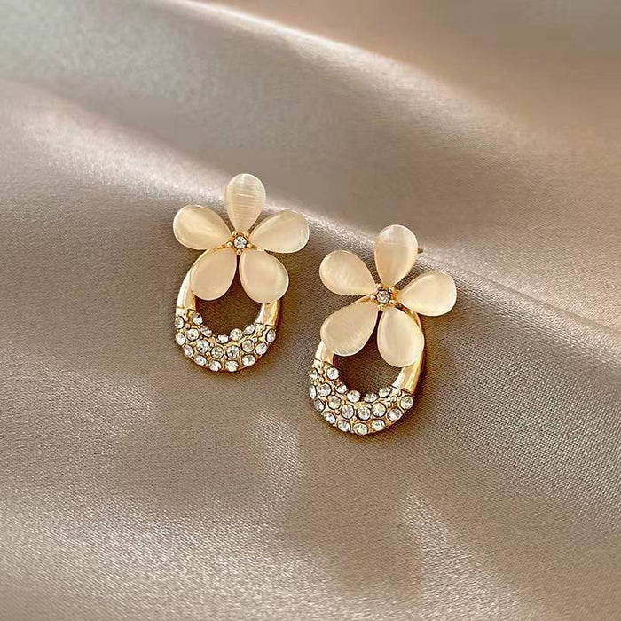 Wholesale Exquisite and compact diamond studded earrings with gentle temperament, flower cat eye stone earrings, high-end earrings wholesale