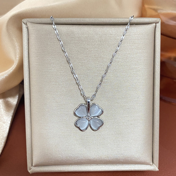 Wholesale Lucky Four-leaf Clover Necklace Women's Gold-plated Cat's Eye Exquisite Petal Clavicle Chain Simple Elegant Women's New Necklace