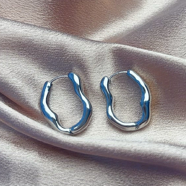 Wholesale Gold colored plain ring earrings, elegant earrings, studs, niche design, high-end ear rings, and earrings