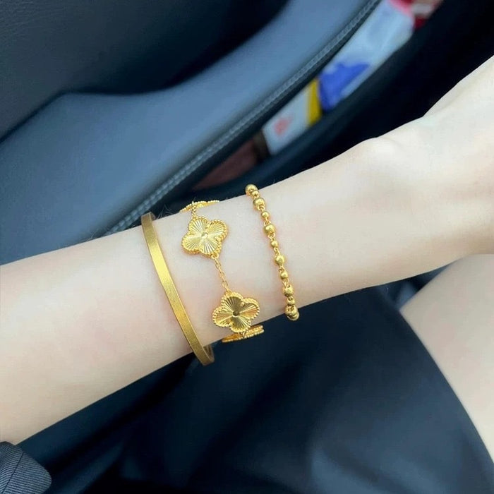Wholesale Premium Gold Clover Bracelet, New Handpiece, Exquisite and Versatile