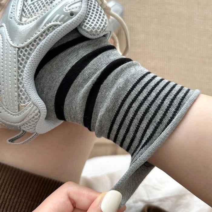 Wholesale Socks, retro stripes, mid tube socks, mid tube socks, piles of socks, autumn and winter stockings, college