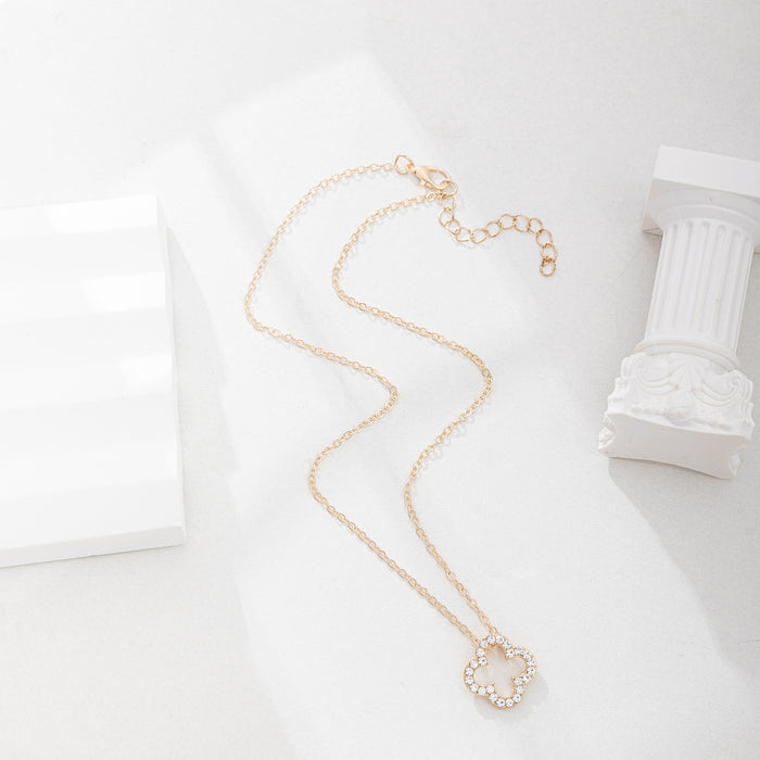 Wholesale Fashion and versatile alloy pendant for accessories, niche diamond studded clover necklace