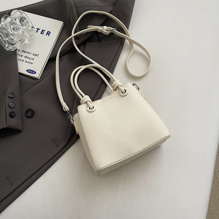 Wholesale Niche design, cute handheld commuting shoulder bag, fashionable and simple crossbody bag
