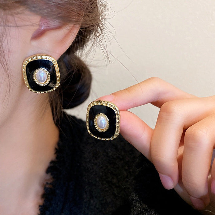 Wholesale New earrings with silver needle block, niche design, retro high-end feeling, earrings, earrings wholesale