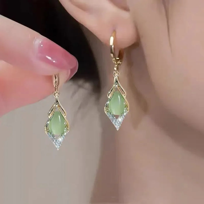 Wholesale Elegant and versatile earrings with a light and luxurious temperament, simple and fashionable water droplet earrings, trendy and exquisite, versatile, elegant and dynamic earrings