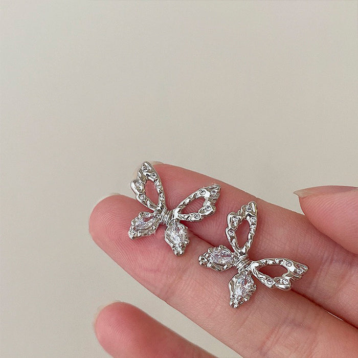 Wholesale Silver needle hollowed out butterfly earrings, niche design, exquisite earrings, high-end fashion, versatile earrings