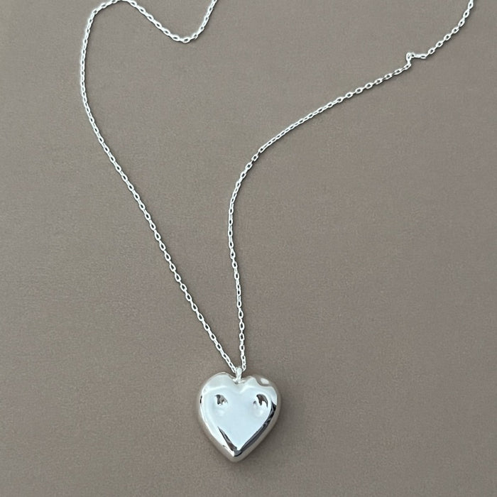 Wholesale A niche love pendant necklace with a fashionable and simple temperament, collarbone chain