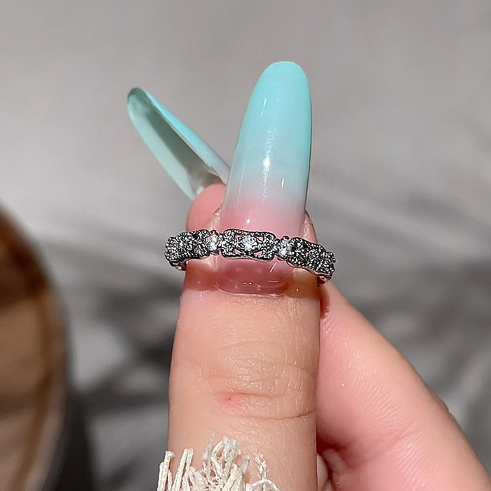 Wholesale Super sparkling zircon ring for women, with a luxurious and high-end design style and temperament. Hollow index finger ring with adjustable opening