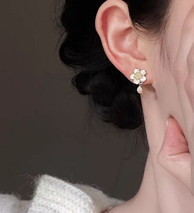 Wholesale Silver needle simple style leaf earrings,  personalized high-end design earrings forest earrings for women