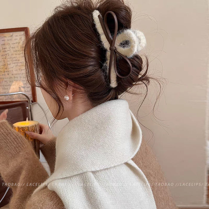 Wholesale Love plush grab clip large hair clip new model, high-end feeling at the back of the head, temperament shark clip hair accessory