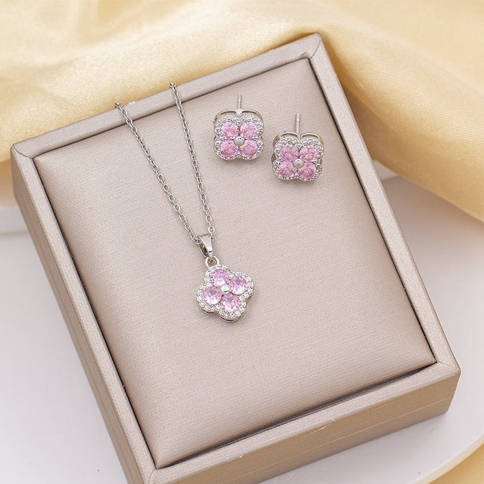 Wholesale Titanium Steel Four-Leaf Clover Pendant Necklace with Copper and Zirconium Jewelry Accessory MOQ≥2