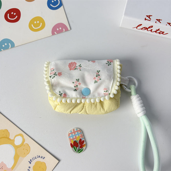 Wholesale Stylish Floral Quilted Card Purse And Coin Wallet Snap Closure Cute Heart Design Multifunctional Pendant Bag For Women Fashion Accessory