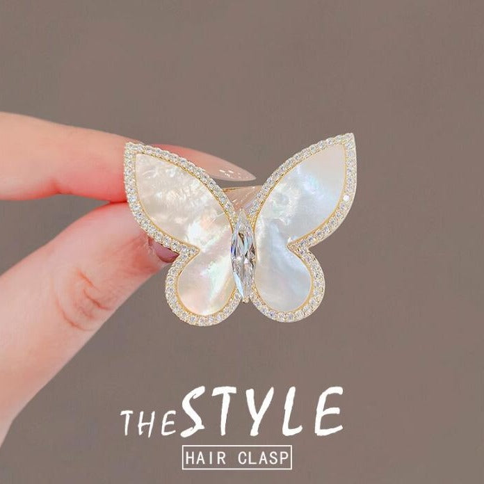 Wholesale Exquisite natural butterfly brooch, niche and elegant pin souvenir