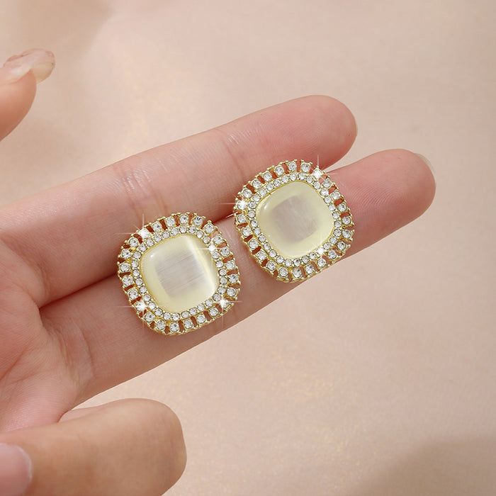 Wholesale Water Diamond Retro Earrings, High Design Earrings, Light Luxury Charm Earrings