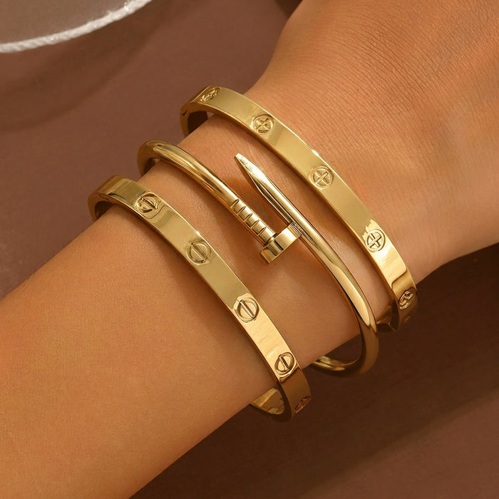Wholesale Four Leaf Clover Rhinestone Titanium Steel Bangle Bracelet Chic Women S Jewelry Accessory Stylish Everyday Gift
