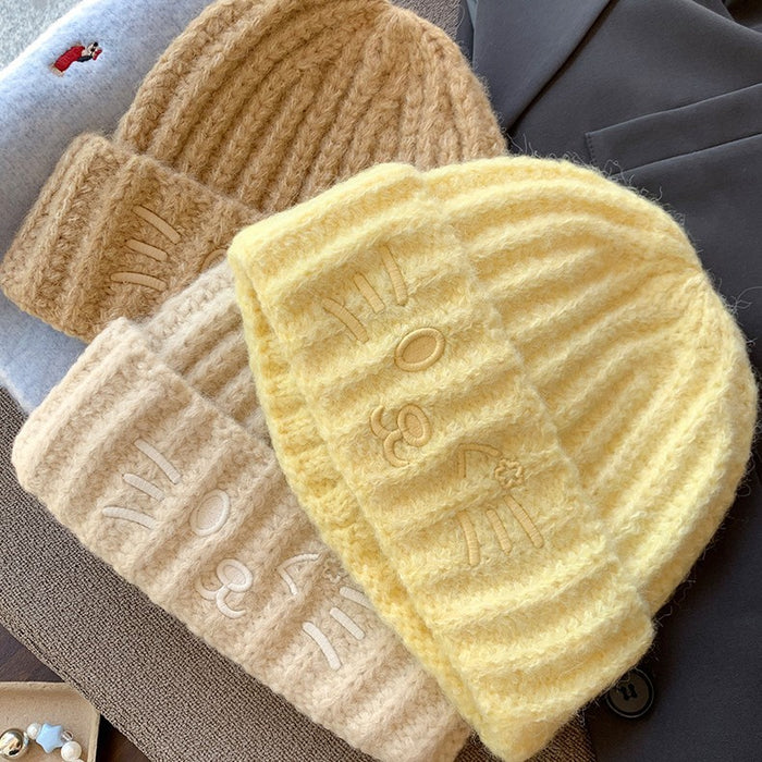 Wholesale Cute cat cartoon embroidered knitted hat