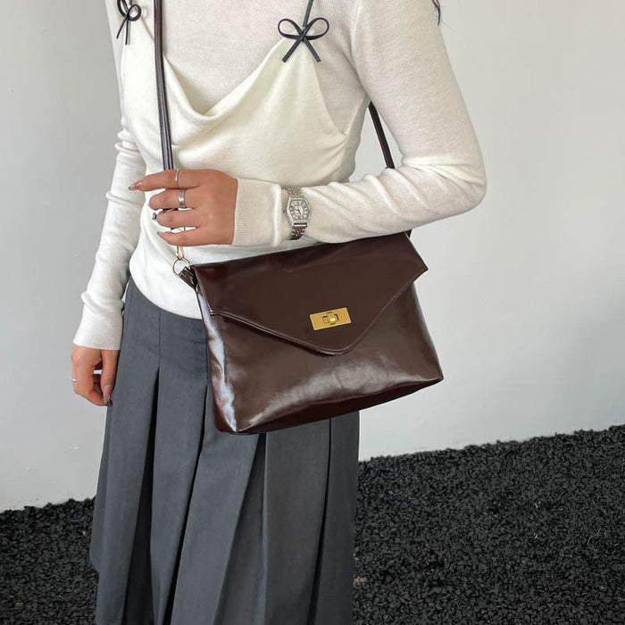 Wholesale Women' s Shoulder Bag Retro Chic Design for Daily Matching