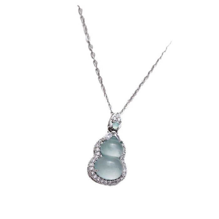 Wholesale Accessories, necklaces, collarbone chains, light luxury, niche, versatile necklaces