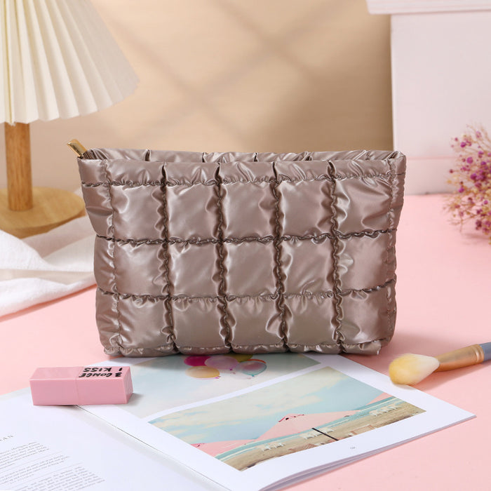 Wholesale Chic Polyester Cosmetic Bag Large Capacity Handbag Style Lightweight Travel Makeup Organizer