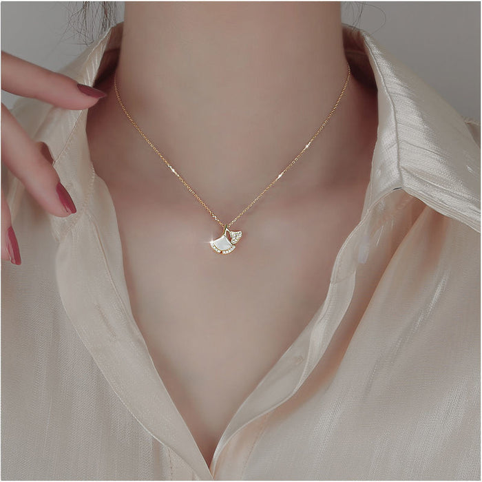 Wholesale Fan-shaped ginkgo leaf shell necklace diamond plated 18K gold  clavicle chain