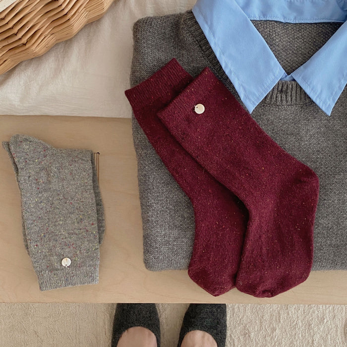 Wholesale Versatile autumn and winter contrasting thick wool socks for warmth, simplicity, and artistic style, with a long tube and stacked socks