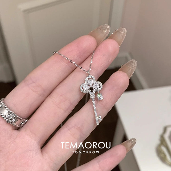 Wholesale Crown Key Pendant Clavicle Chain,  Light Luxury and High-End Feel,  Versatile Silver Jewelry,  New Spring and Summer Necklace