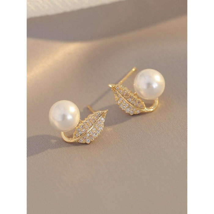 Wholesale Pearl silver needle earrings with elegant temperament, light luxury and niche design, high-end earrings