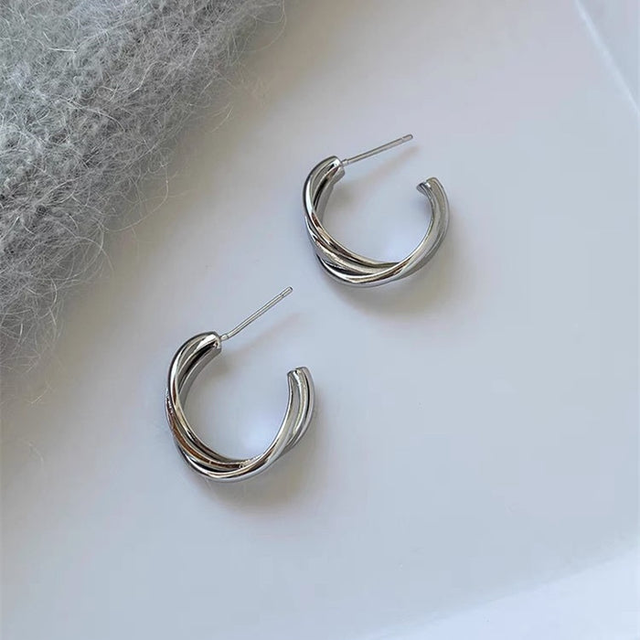Wholesale Gold colored plain ring earrings, elegant earrings, studs, niche design, high-end ear rings, and earrings