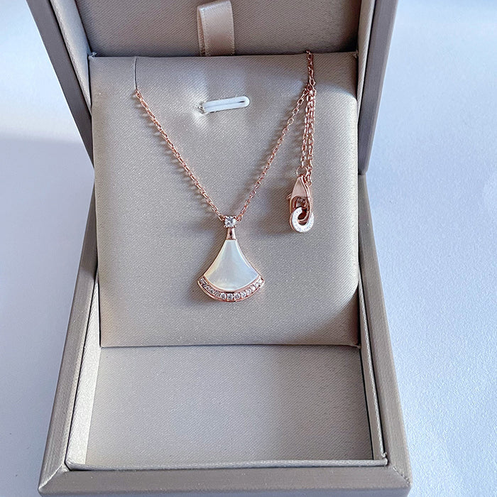 Wholesale Fan-shaped Small Skirt Necklace Women's Jewelry White Bei Agate All-match Collar Chain Woolen Chain Women's First Jewelry