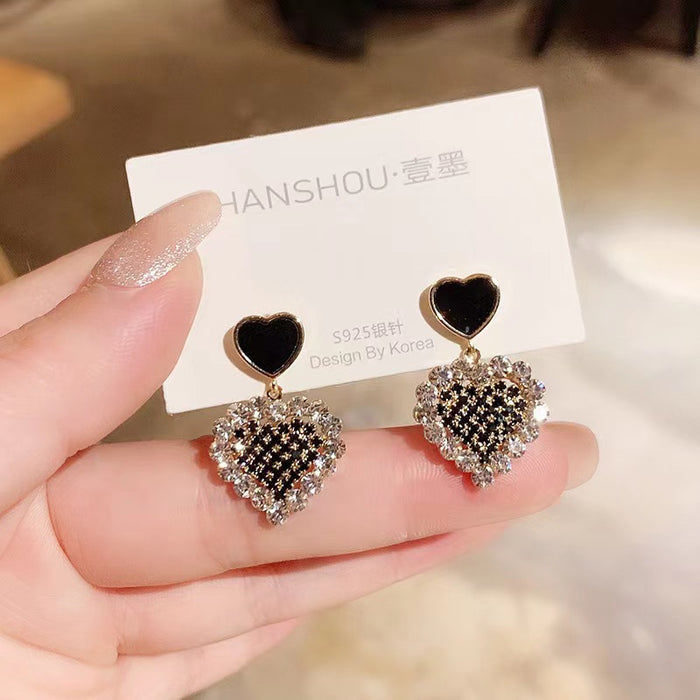 Wholesale Versatile temperament, heart-shaped earrings, personalized sparkling diamond earrings, personalized drip oil earrings