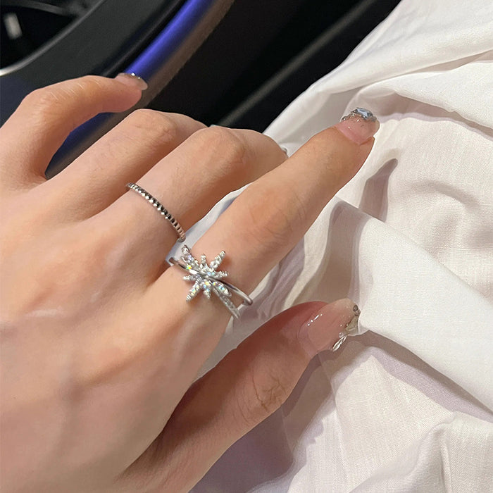 Wholesale Surrounded by stars, this ring features a minimalist and niche design, exuding a versatile temperament. It is a versatile open ring