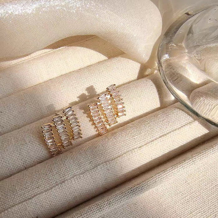 Wholesale Light luxury silver needle full diamond earrings with exquisite temperament, geometric earrings, retro and simple commuting earrings