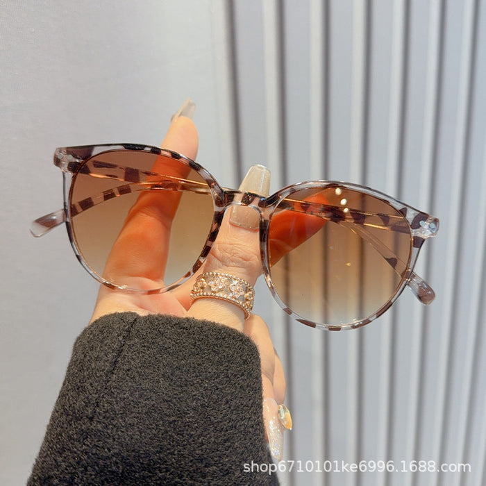 Wholesale Fashionable retro sunglasses, sunglasses, sunscreen and UV resistant glasses