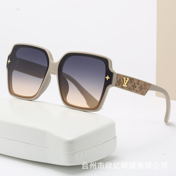 Wholesale Square Large Frame Metal Letter Sunglasses JDC-SG-XinYi001