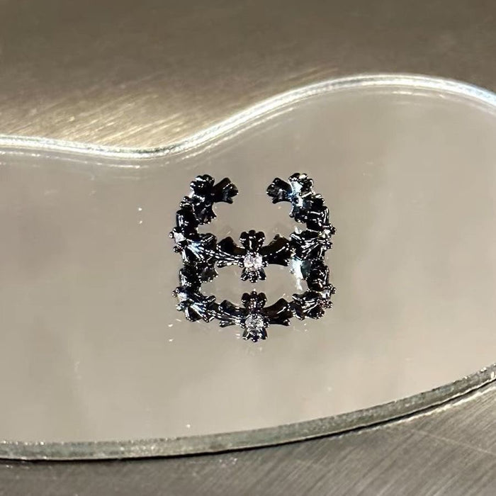 Wholesale The ring features a niche design with a high-end feel, suitable for couples. It is a simple, light, and luxurious open mouth ring