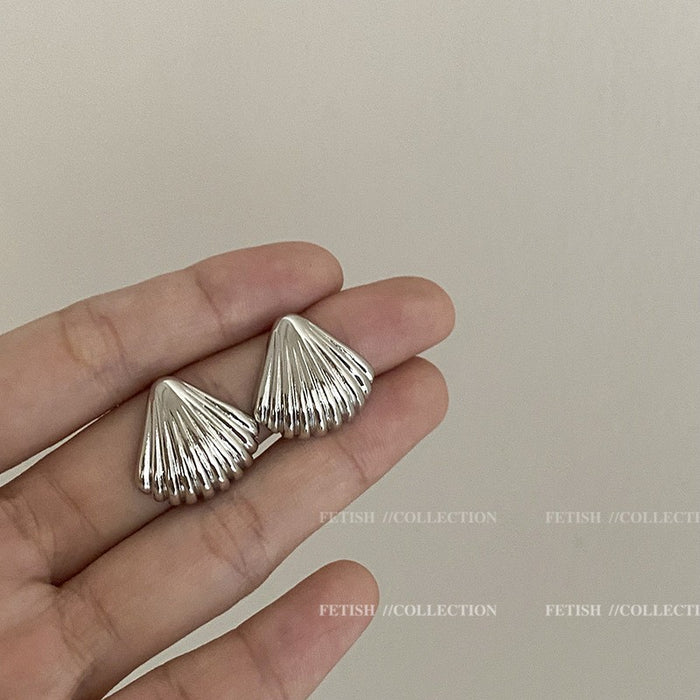 Wholesale Retro metallic butterfly earrings, high-end floral earrings, versatile, exaggerated, niche earrings