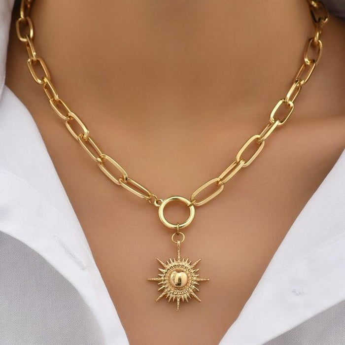 Wholesale New Sun Pendant Chain Necklace Fashion Commuter Accessories