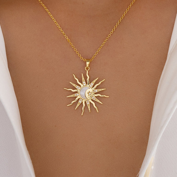 Wholesale Alloy Moon Pendant Necklace Star Dazzling Diamond Indispensable