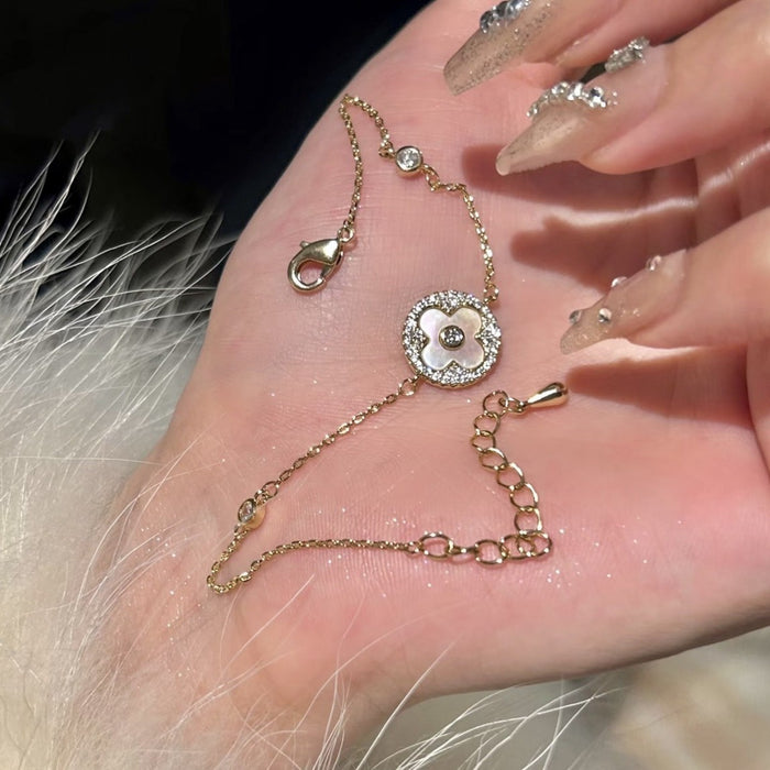 Wholesale New bracelet light luxury exquisite sparkling diamond flower versatile bracelet