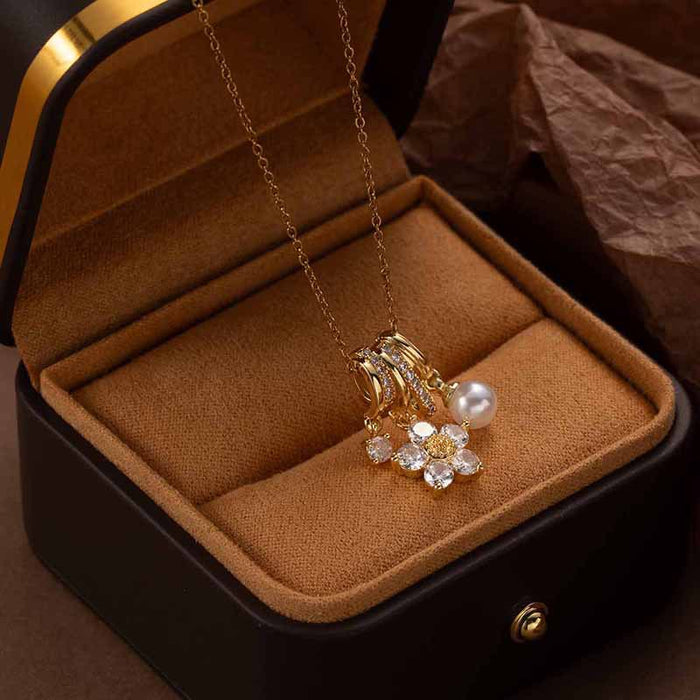 Wholesale Women's Stainless steel Necklace Five Petal Flower Circle Pendant