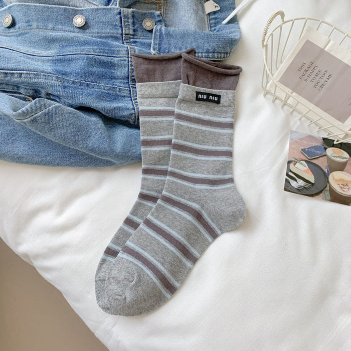 Wholesale Mid length socks with double ribbed stripes and letter labels, trendy cotton socks, minimalist design