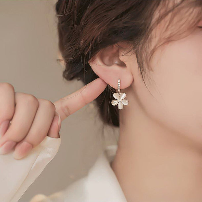 Wholesale Versatile Earrings with High Quality Cat Eye Stone Flower Earrings and a Unique Charm