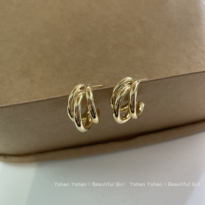 Wholesale Metallic ear clip earrings with a sense of luxury, simplicity, and temperament. Earrings with circular rings and no ear holes for women, painless
