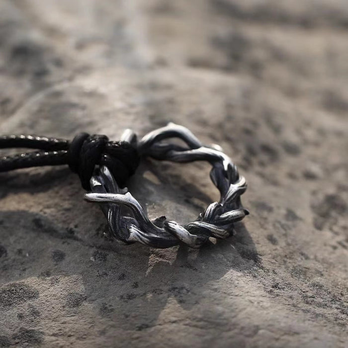 Wholesale Thorn necklace with retro and niche design, pendant with personalized and versatile collarbone chain