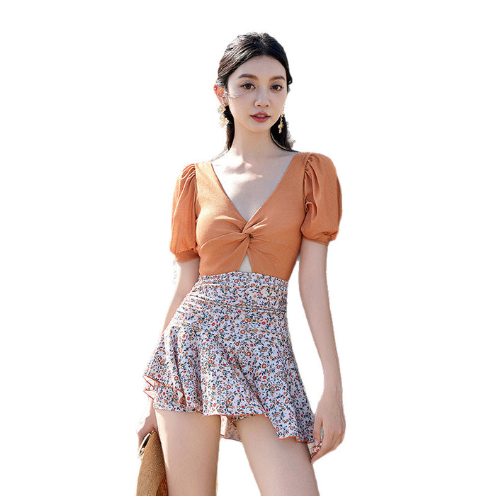 Wholesale New one-piece swimsuit fashionable and sexy, covering the belly to show off thinness and depth, V sexy beach vacation hot spring swimsuit