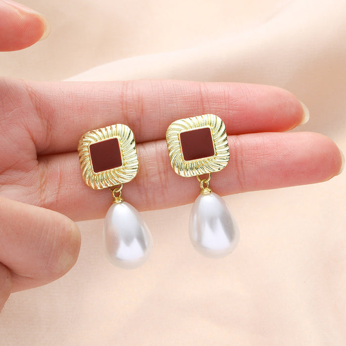 Wholesale Geometric pearl earrings temperament hollow round teardrop-shaped pearl earrings
