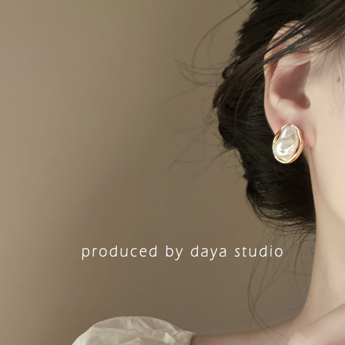 Wholesale  Retro Pearl Acetic Acid Pea Earrings  Simple Elegant Silver Pin Earrings Trendy