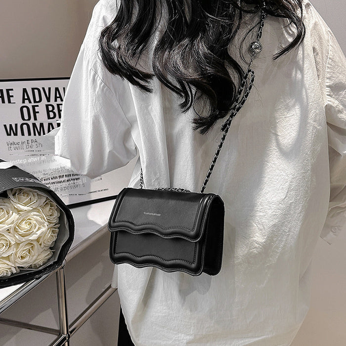 Wholesale Chain new niche design fashionable and simple shoulder bag casual crossbody