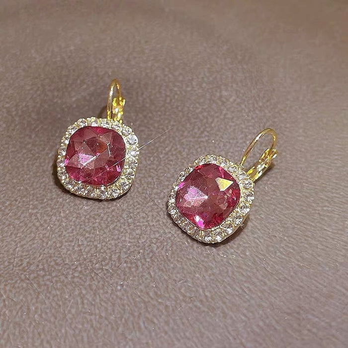 Wholesale Elegant and luxurious square crystal earrings with high-end feel and fashionable diamond studded earrings with ear buckles